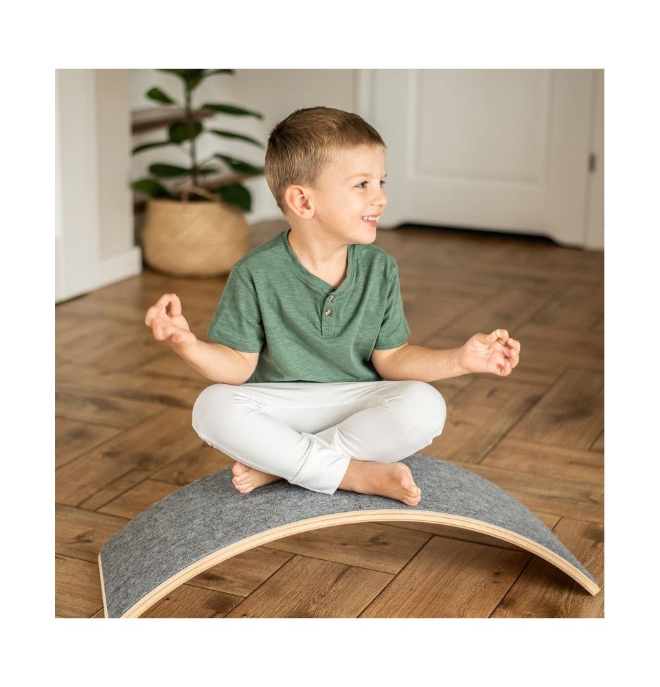 Medinė balansinė lenta su margai pilku veltiniu – natūrali, 80x30 cm