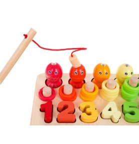 Medinis žaidimas mokytis pažinti formas, skaičius ir spalvas