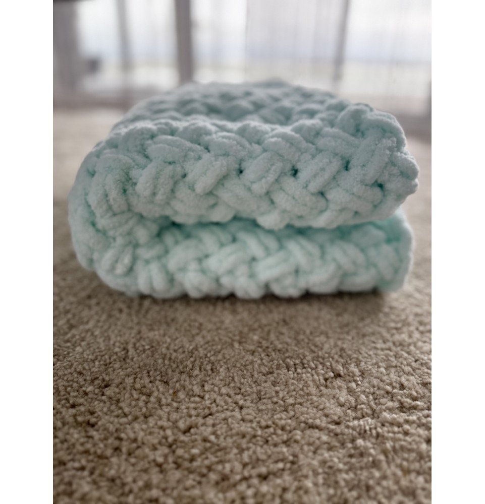 Rankomis megztas pledas, 80x110, mėtinis + batukai dovanų