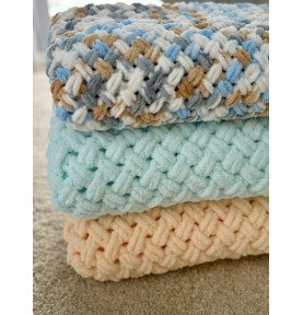 Rankomis megztas pledas, 80x110, margas + batukai dovanų