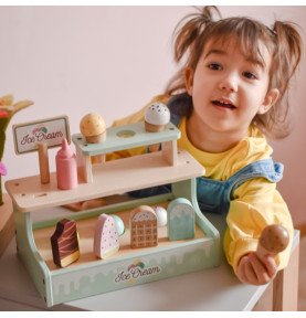 Medinis ledų kioskas su priedais