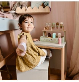 Medinis ledų kioskas su priedais