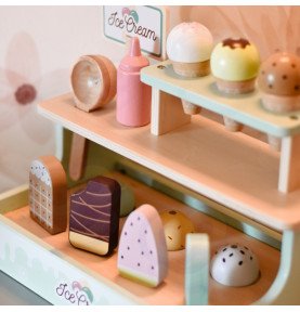 Medinis ledų kioskas su priedais