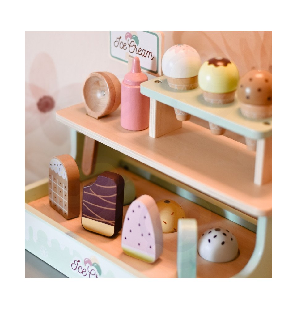 Medinis ledų kioskas su priedais