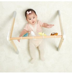 Medinis žaidimų stovelis