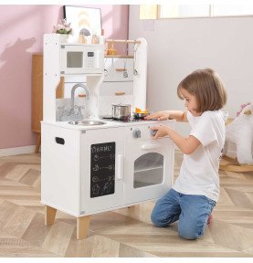 Medinė virtuvė su priedais