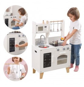 Medinė virtuvė su priedais