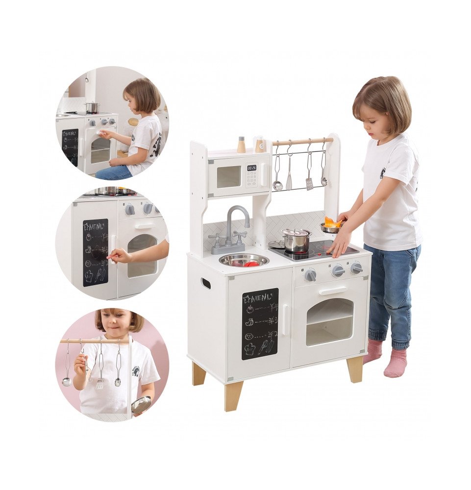 Medinė virtuvė su priedais