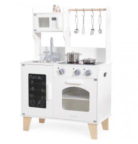 Medinė virtuvė su priedais