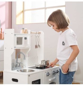 Medinė virtuvė su priedais