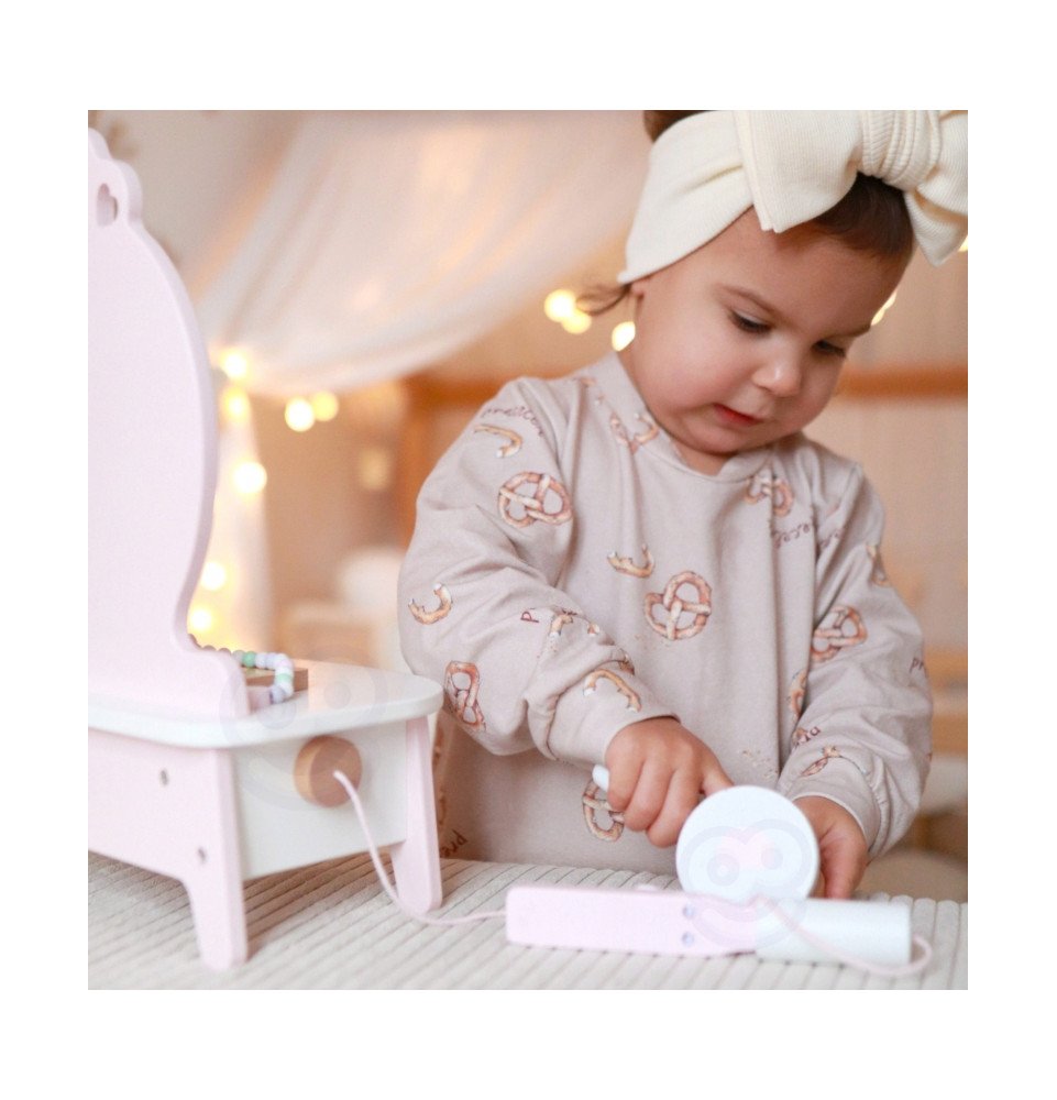 Medinis staliukas mergaitėms su veidrodžiu, tiesintuvu ir priedais