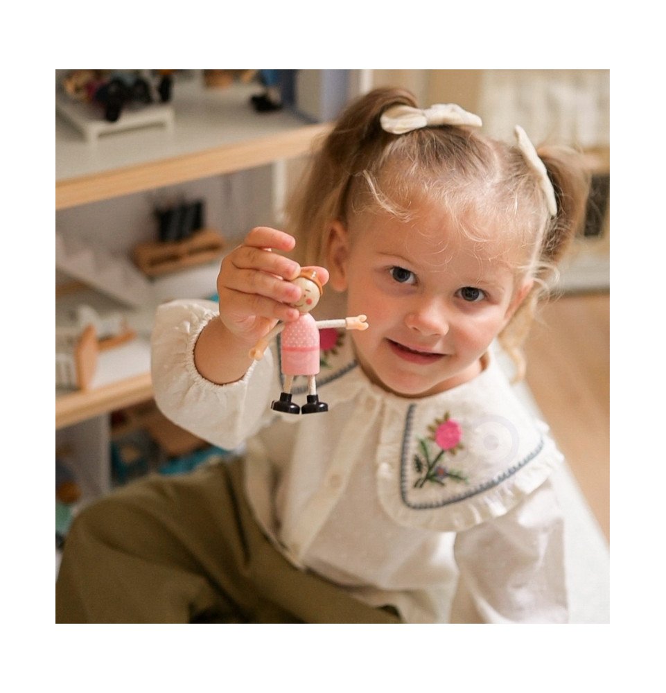 Medinis lėlių namelis su figūrėlėmis